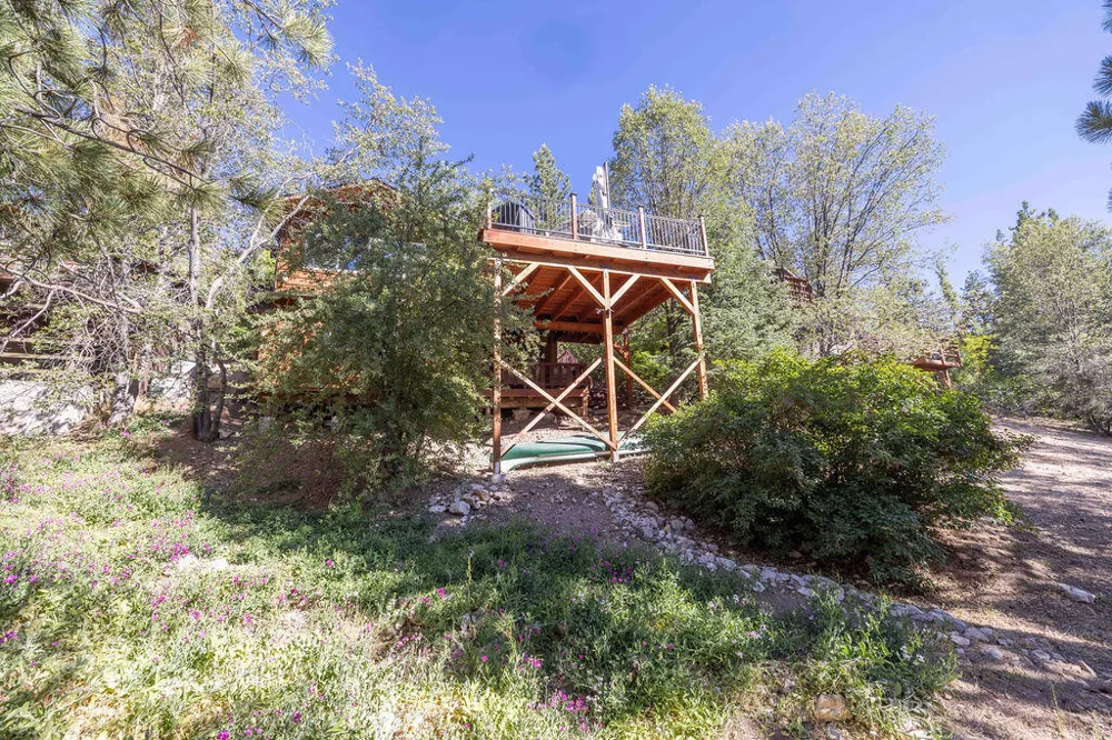 1126 Crags Lane Fawnskin, CA 92333