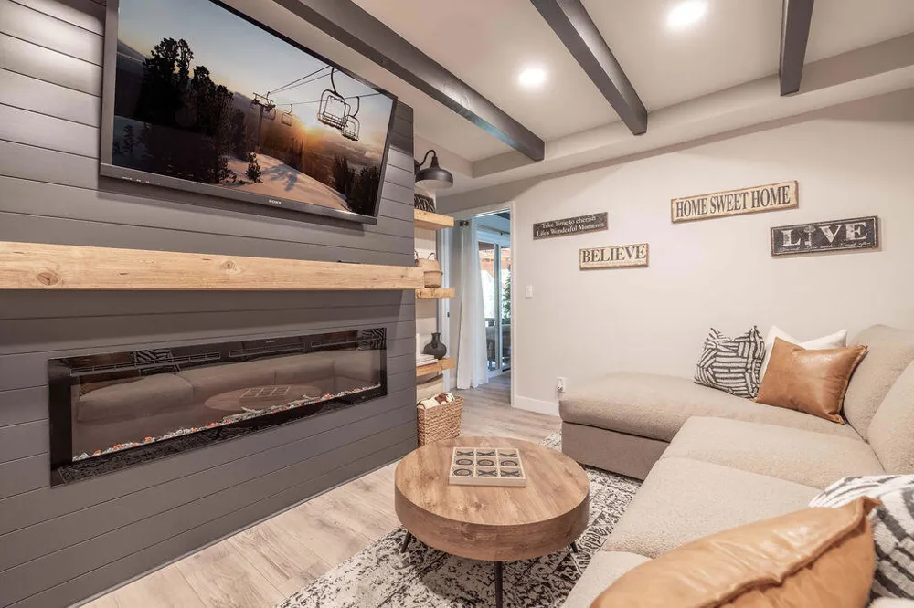 1126 Crags Lane Fawnskin, CA 92333