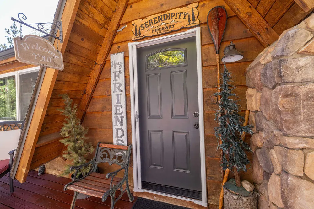 1126 Crags Lane Fawnskin, CA 92333