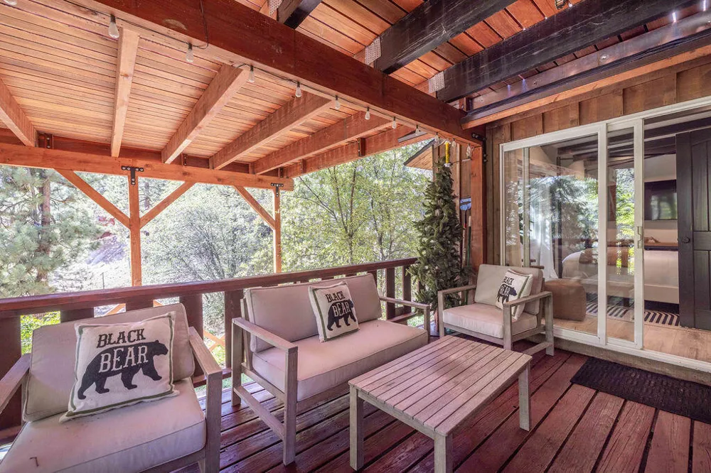 1126 Crags Lane Fawnskin, CA 92333