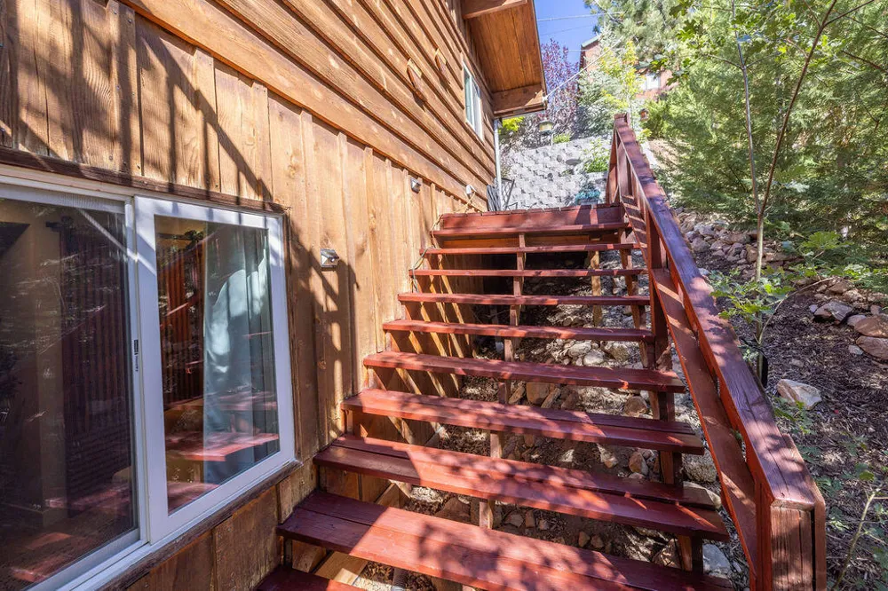1126 Crags Lane Fawnskin, CA 92333