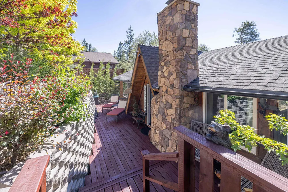 1126 Crags Lane Fawnskin, CA 92333