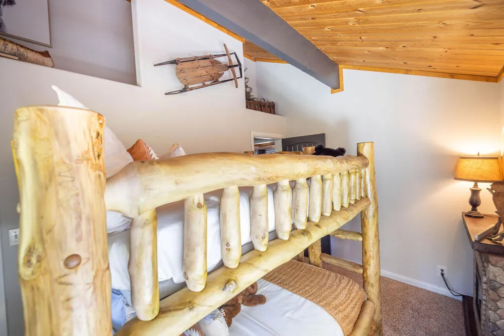 1126 Crags Lane Fawnskin, CA 92333
