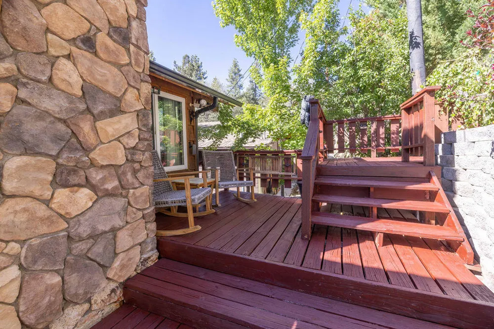 1126 Crags Lane Fawnskin, CA 92333