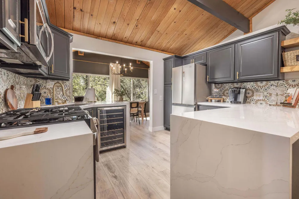 1126 Crags Lane Fawnskin, CA 92333