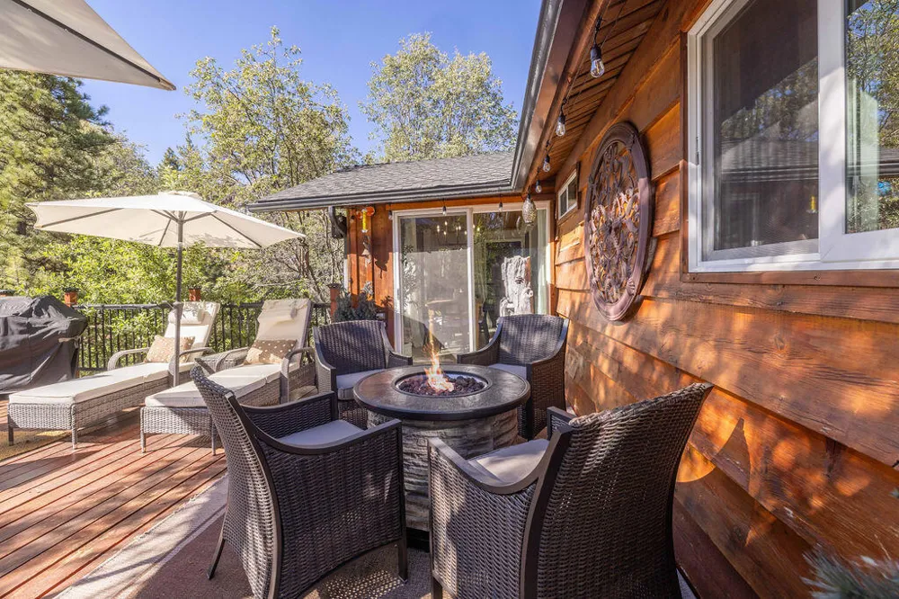 1126 Crags Lane Fawnskin, CA 92333