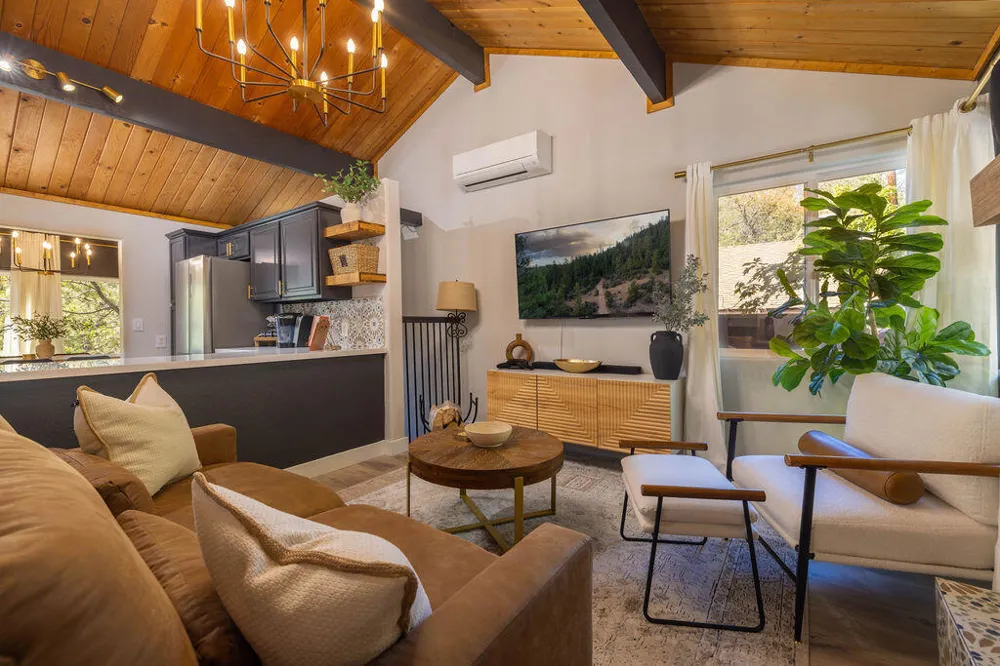 1126 Crags Lane Fawnskin, CA 92333