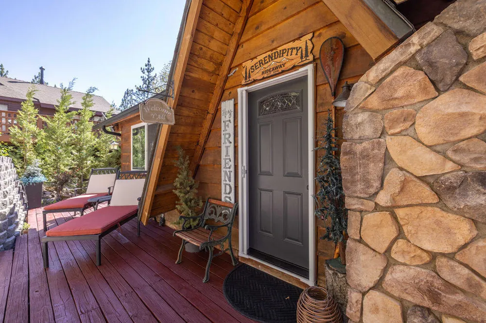 1126 Crags Lane Fawnskin, CA 92333
