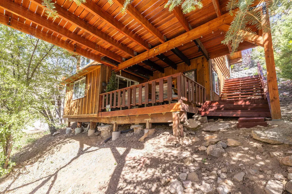 1126 Crags Lane Fawnskin, CA 92333