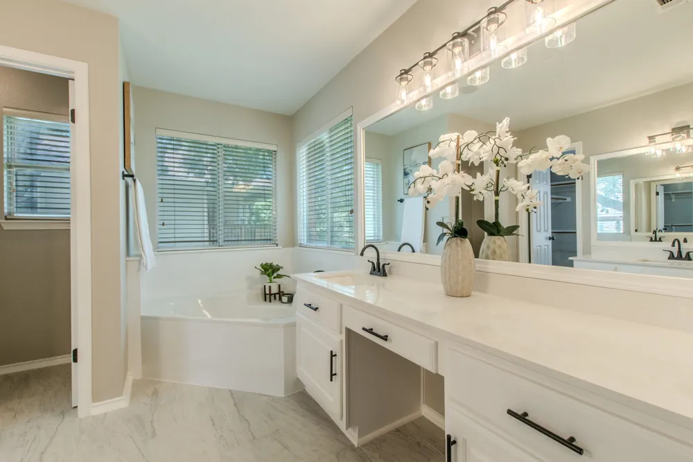 3988 Lord Byron Circle Round Rock, TX 78664