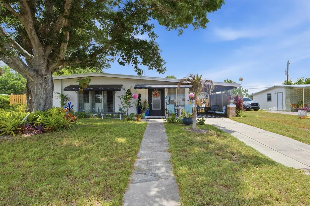 54 20th Lane SW Vero Beach, FL 32962