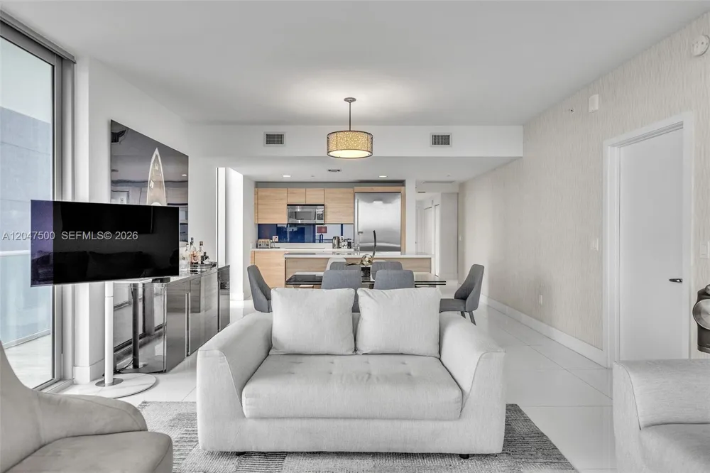 16385 Biscayne Blvd #2707 North Miami Beach, FL 33160