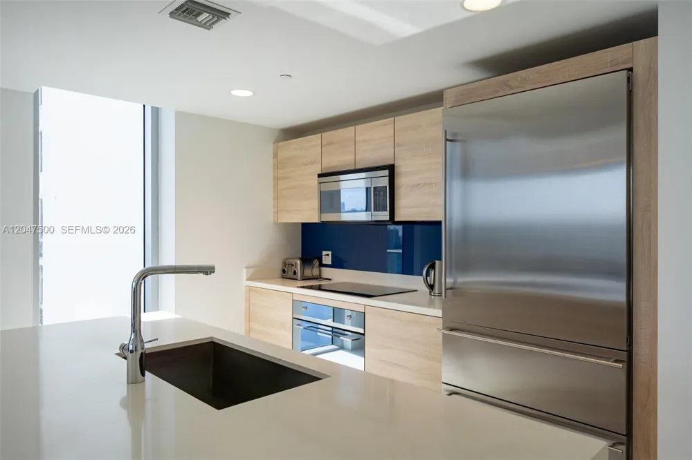 16385 Biscayne Blvd #2707 North Miami Beach, FL 33160