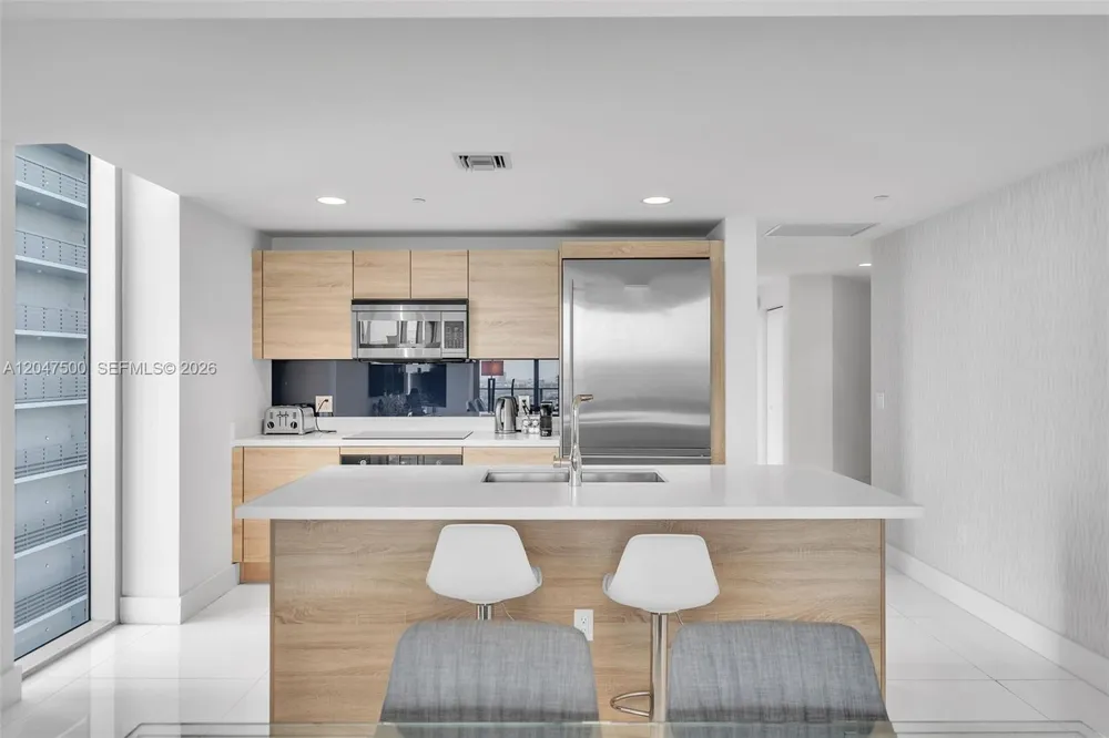 16385 Biscayne Blvd #2707 North Miami Beach, FL 33160