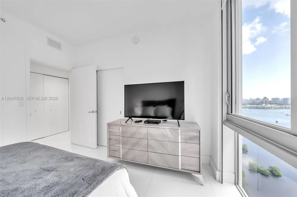 16385 Biscayne Blvd #2707 North Miami Beach, FL 33160