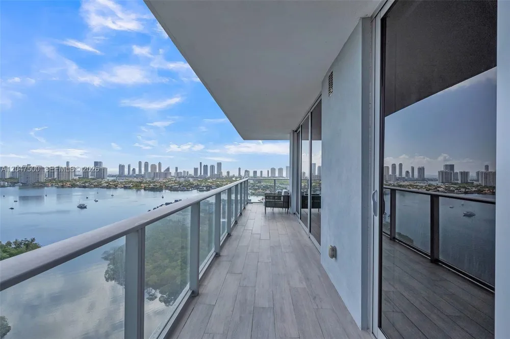 16385 Biscayne Blvd #2707 North Miami Beach, FL 33160