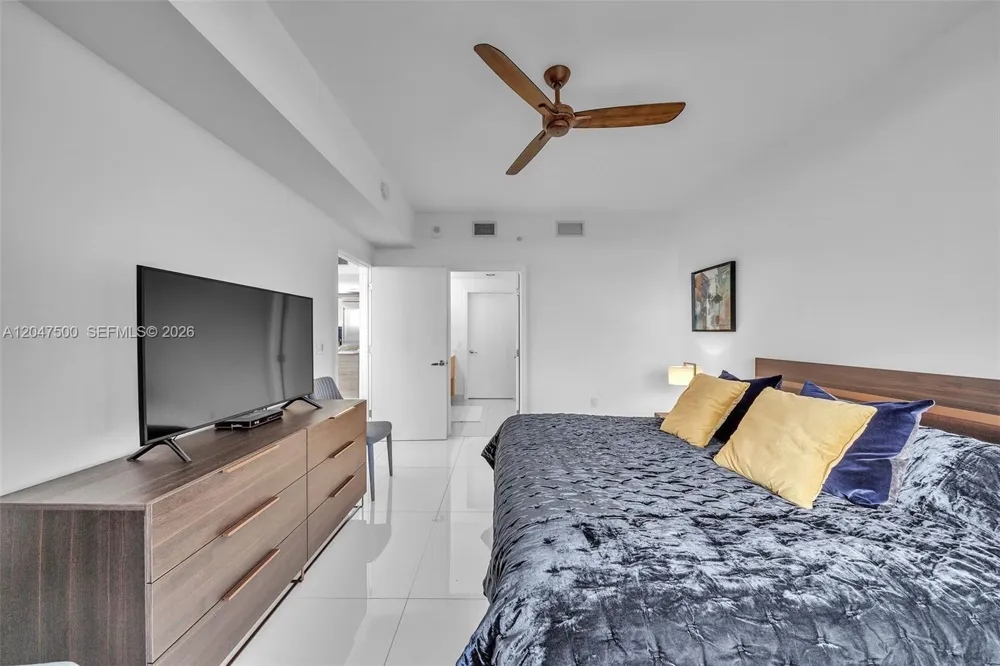 16385 Biscayne Blvd #2707 North Miami Beach, FL 33160