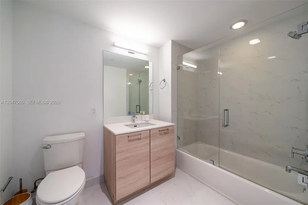 16385 Biscayne Blvd #2707 North Miami Beach, FL 33160