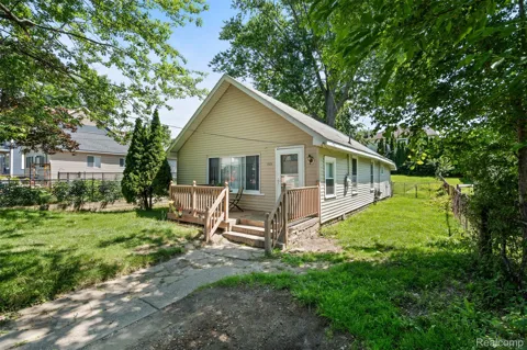 1325 E Lake Drive