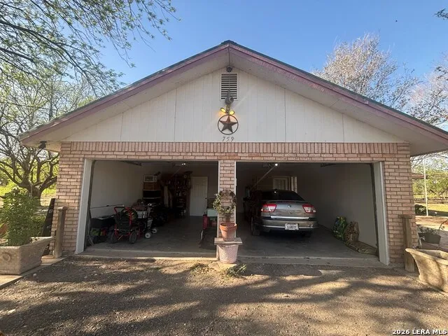759 McDavid St Quemado, TX 78877