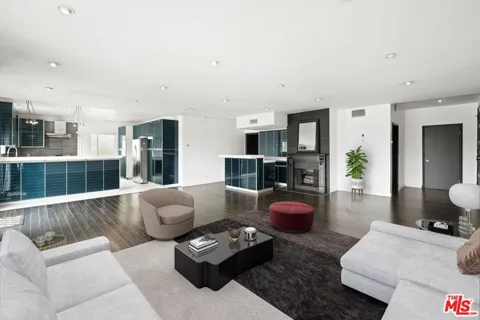 825 S Le Doux Road #303