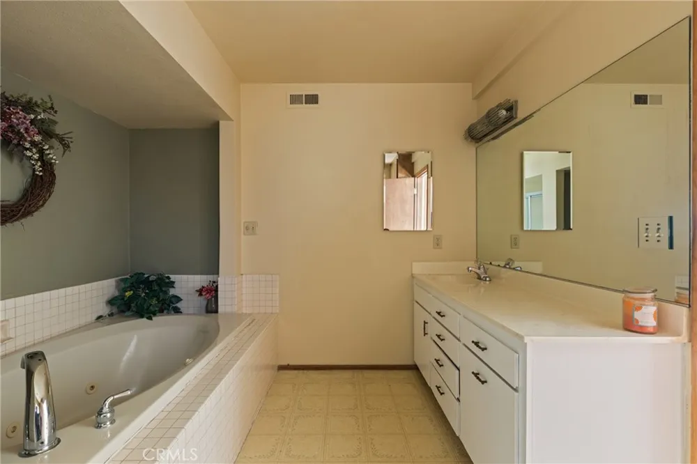 23771 Zuger Dr Crestline, CA 92325