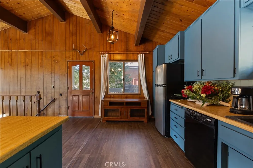 23771 Zuger Dr Crestline, CA 92325