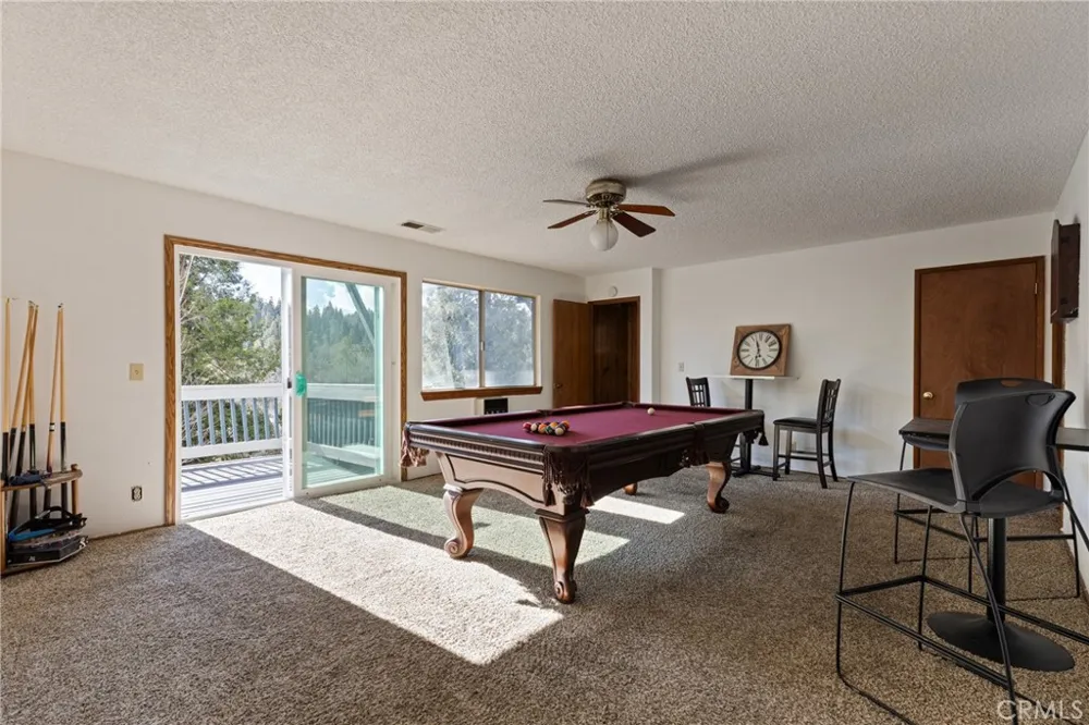 23771 Zuger Dr Crestline, CA 92325