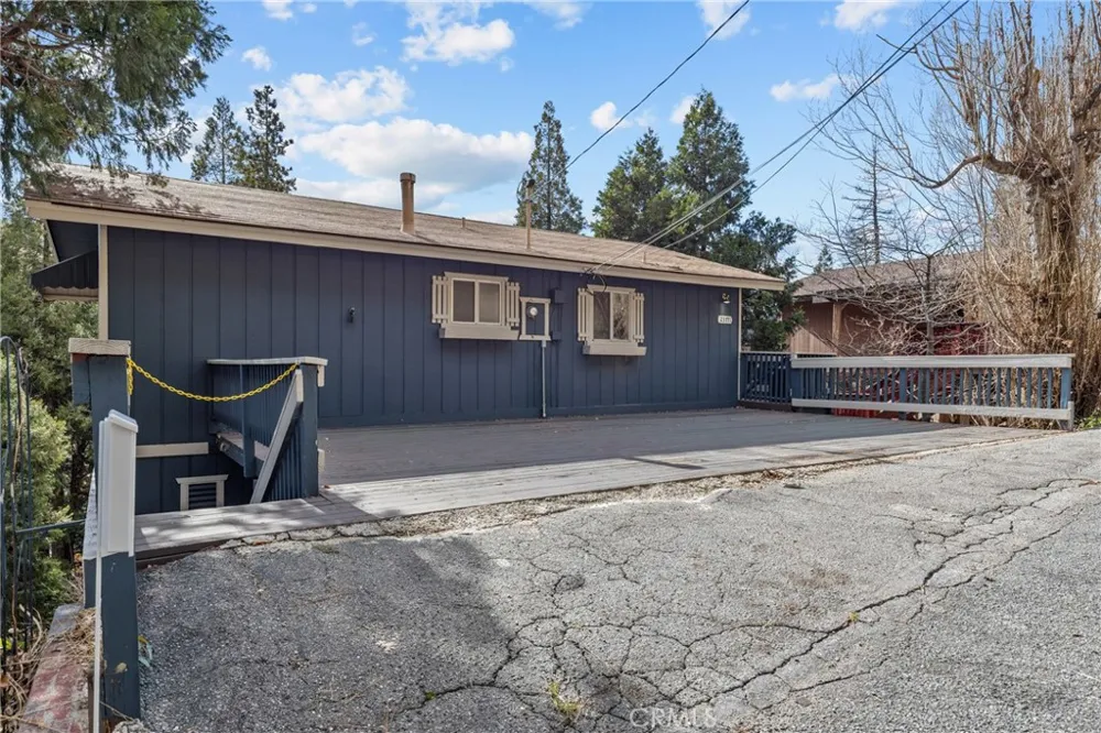 23771 Zuger Dr Crestline, CA 92325