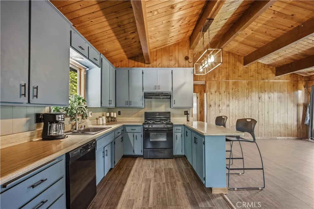23771 Zuger Dr Crestline, CA 92325