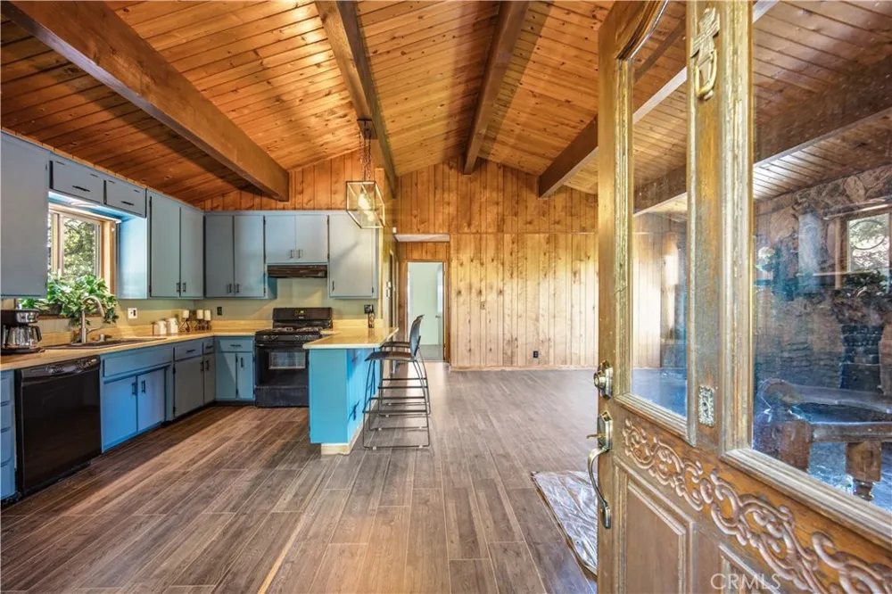 23771 Zuger Dr Crestline, CA 92325