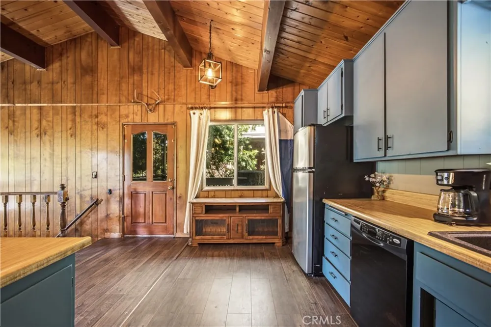 23771 Zuger Dr Crestline, CA 92325