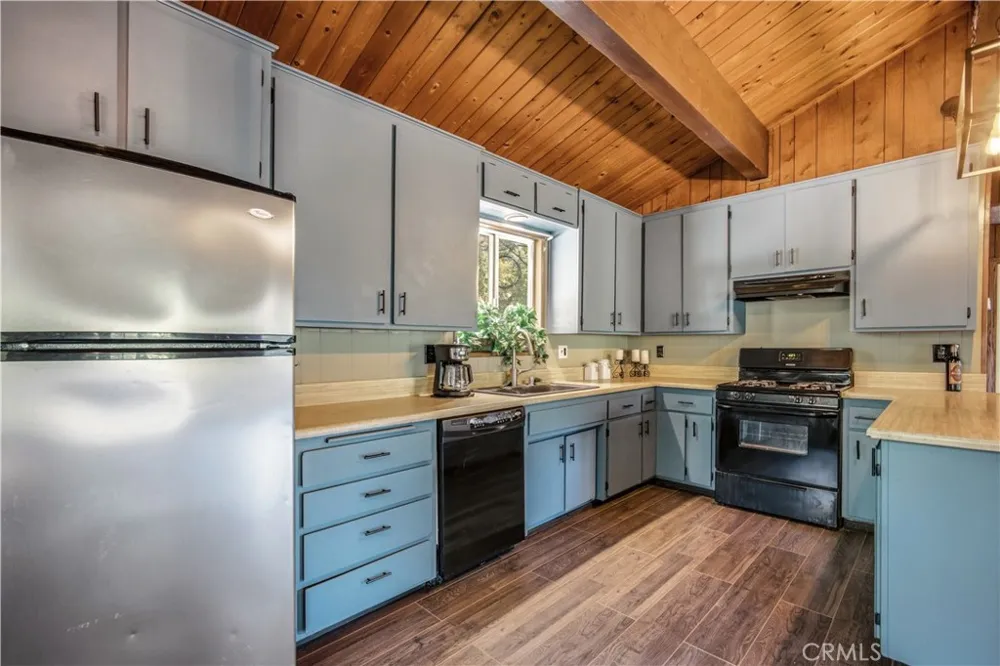 23771 Zuger Dr Crestline, CA 92325