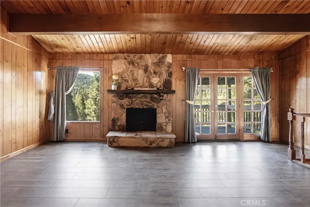 23771 Zuger Dr Crestline, CA 92325