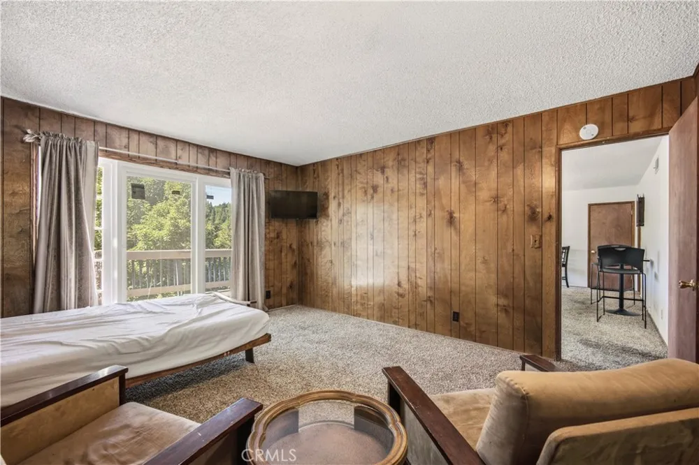 23771 Zuger Dr Crestline, CA 92325