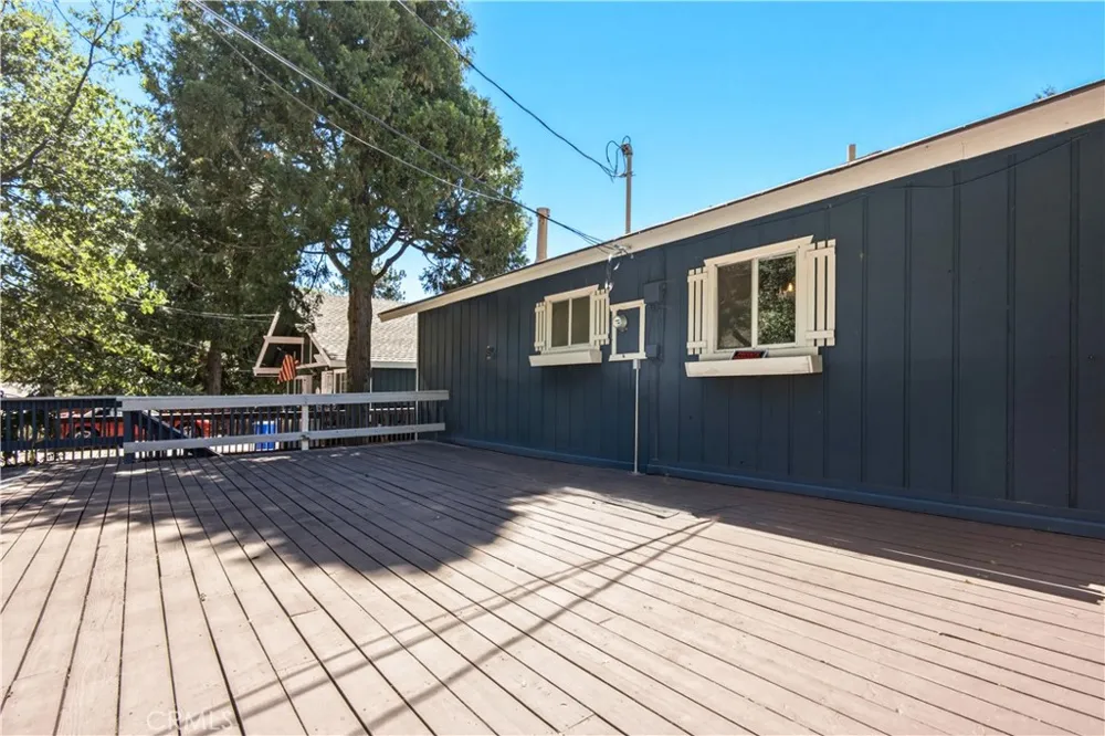23771 Zuger Dr Crestline, CA 92325
