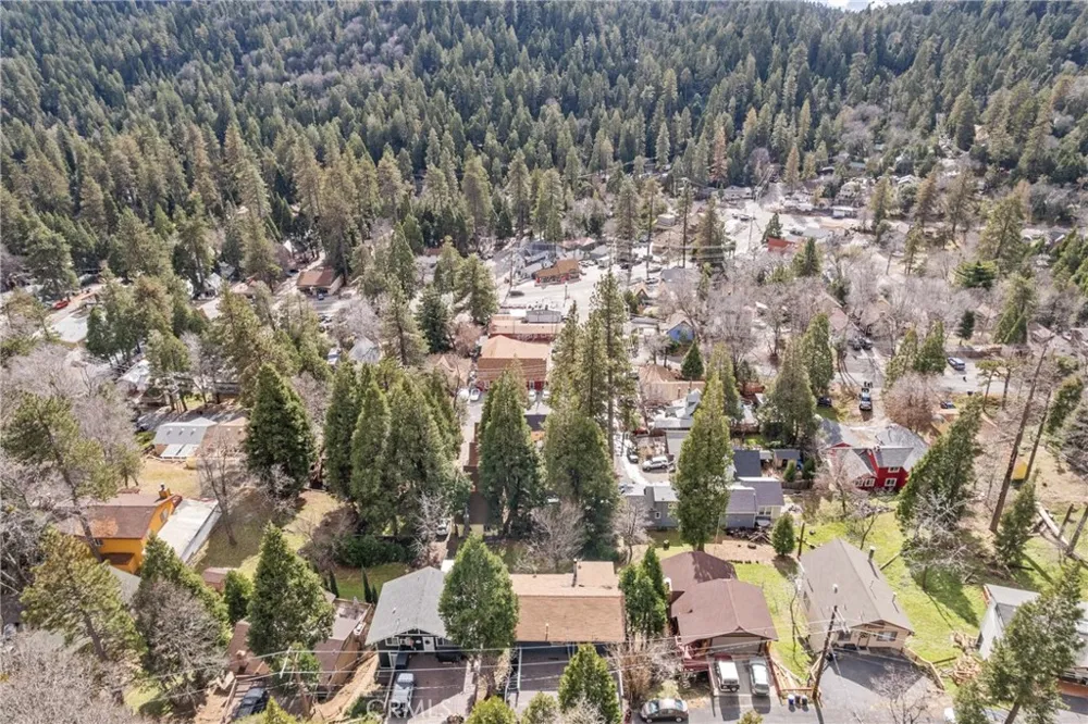 23771 Zuger Dr Crestline, CA 92325