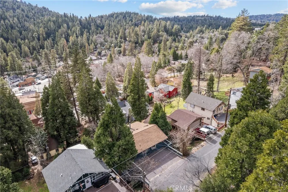 23771 Zuger Dr Crestline, CA 92325
