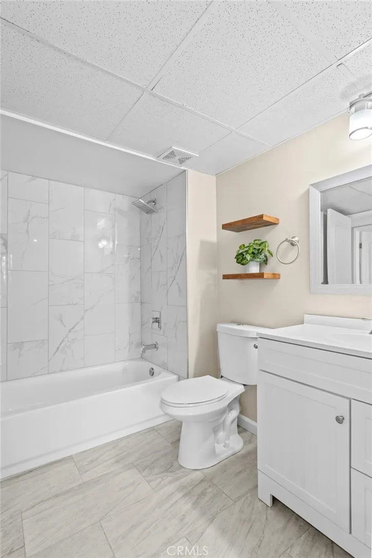 1550 W Ashlan Fresno, CA 93705