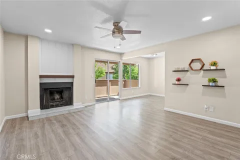 1550 W Ashlan