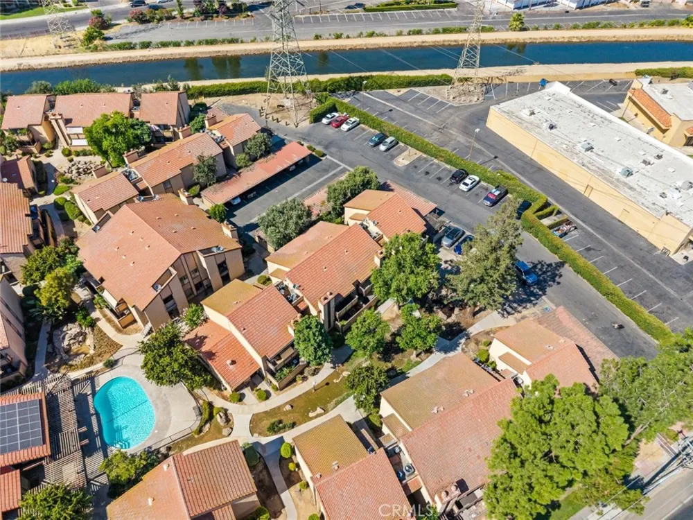 1550 W Ashlan Fresno, CA 93705