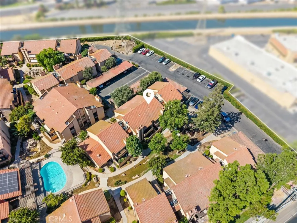 1550 W Ashlan Fresno, CA 93705