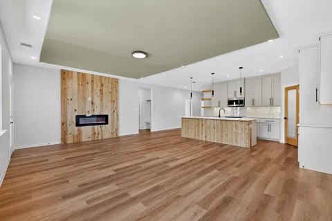 745 W Marshall