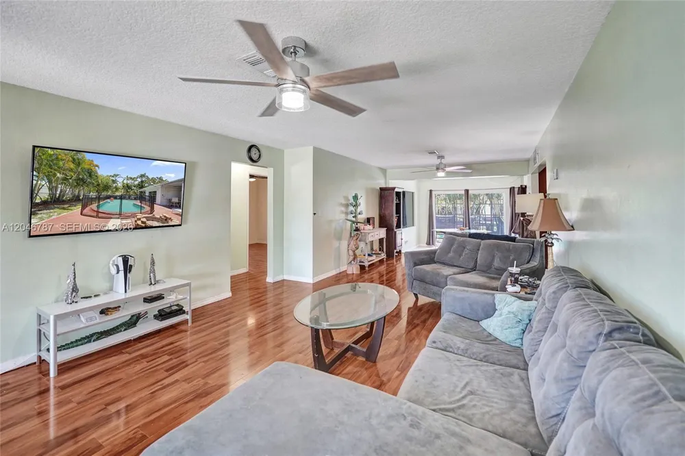 206 SE 3rd St Dania Beach, FL 33004
