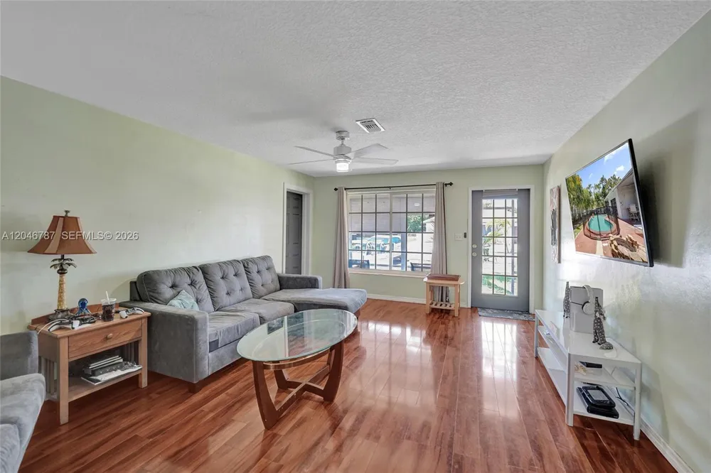 206 SE 3rd St Dania Beach, FL 33004