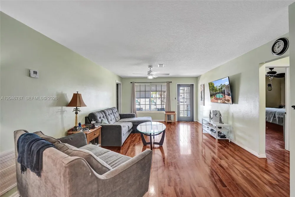 206 SE 3rd St Dania Beach, FL 33004
