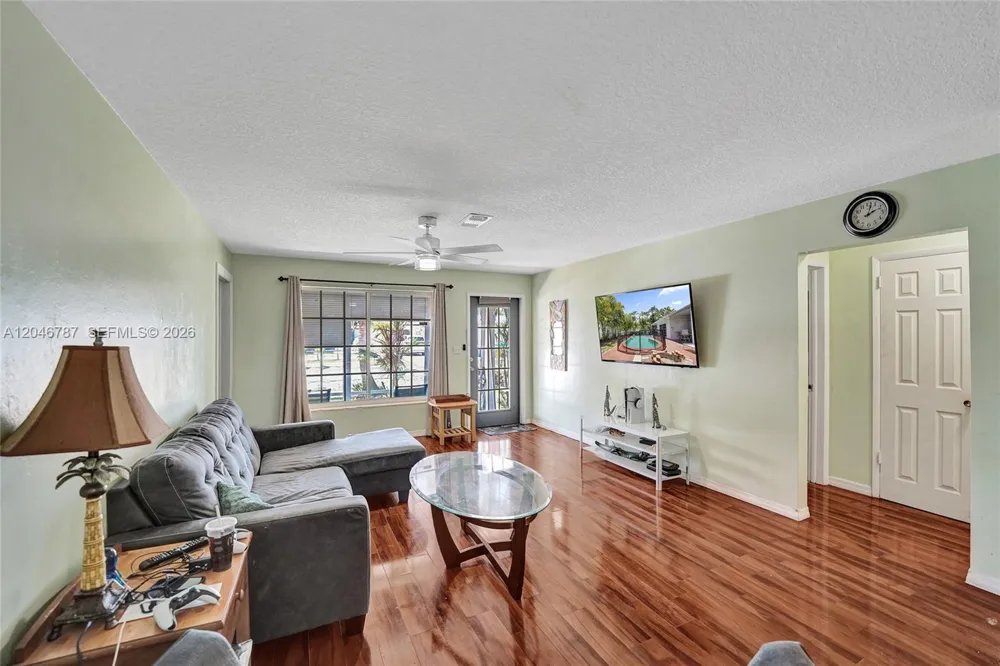 206 SE 3rd St Dania Beach, FL 33004