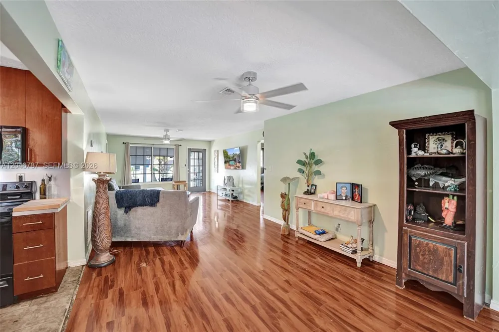 206 SE 3rd St Dania Beach, FL 33004