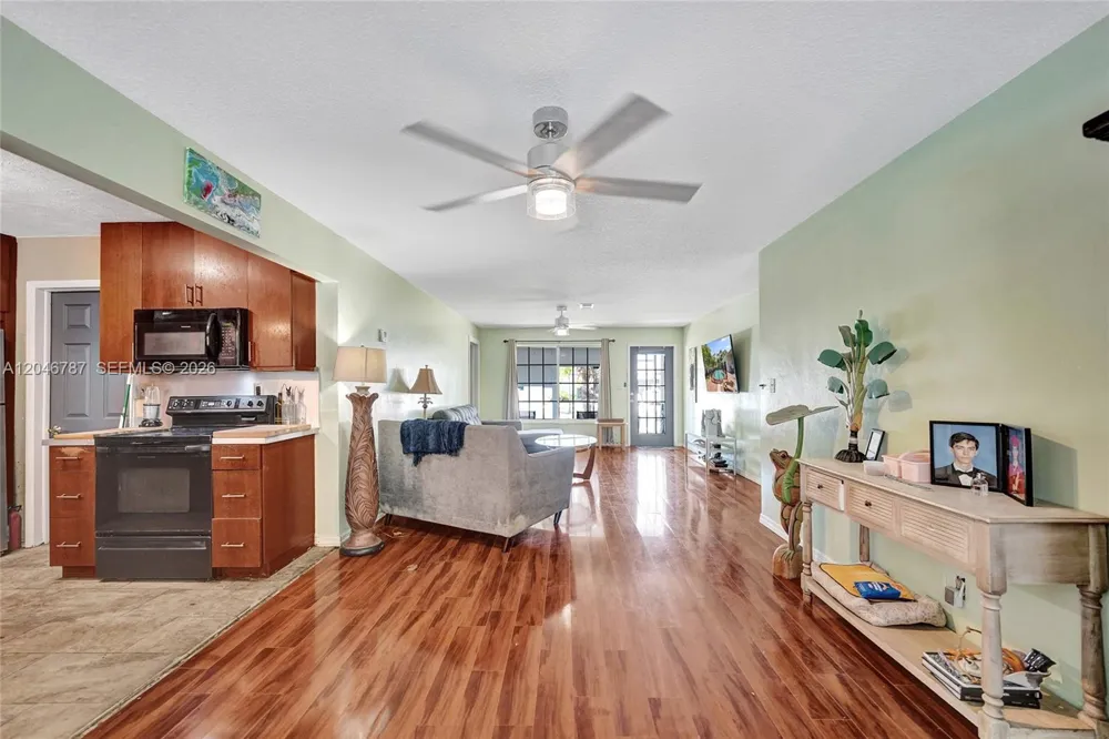 206 SE 3rd St Dania Beach, FL 33004