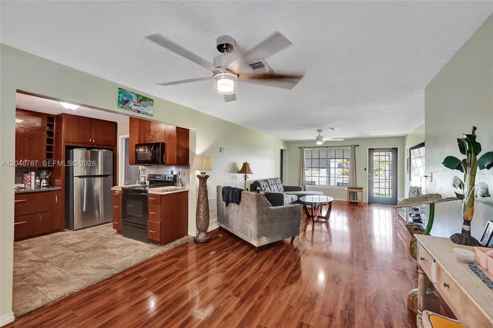 206 SE 3rd St Dania Beach, FL 33004